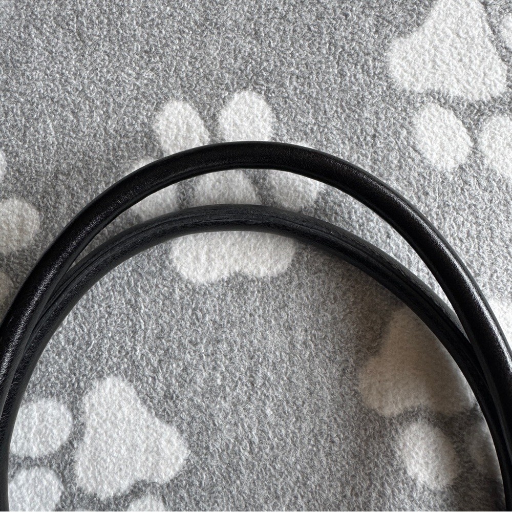 Handbag with Silver Heart Hardware - Picture 6 of 12
